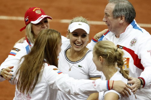 Thắng ngược Slovakia, Nga vào chung kết Fed Cup 2013