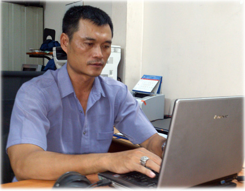 Nguyễn Đình Khôi hiện làm việc cho một công ty chuyên về xuất nhập khẩu 