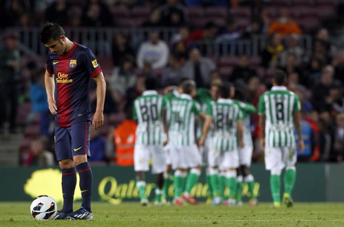 Messi trở lại giúp Barcelona chạm tay vào chức vô địch-1