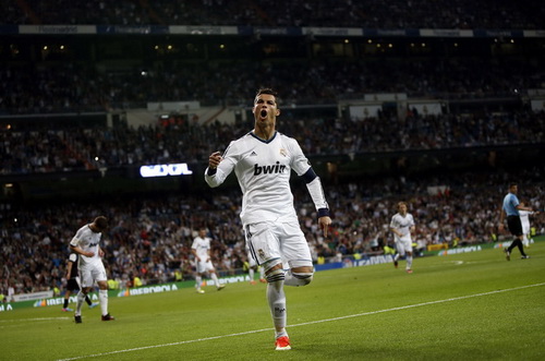 Ronaldo có 200 bàn thắng cho Real Madrid -2