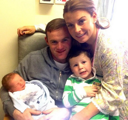 Con trai mới sinh của Rooney thành đề tài cá cược