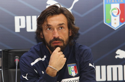 Pirlo ghiền chơi game PlayStation