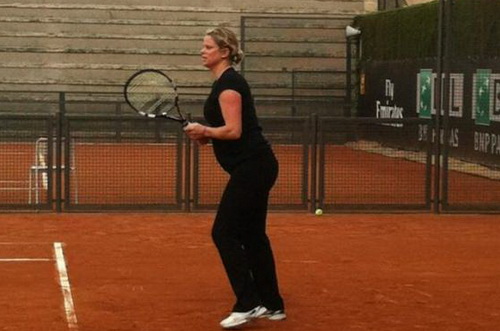 Bụng mang dạ chửa, Clijsters vẫn chơi quần vợt