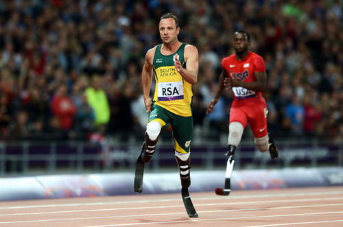 “Người không chân” Pistorius... treo giò hết năm 2013