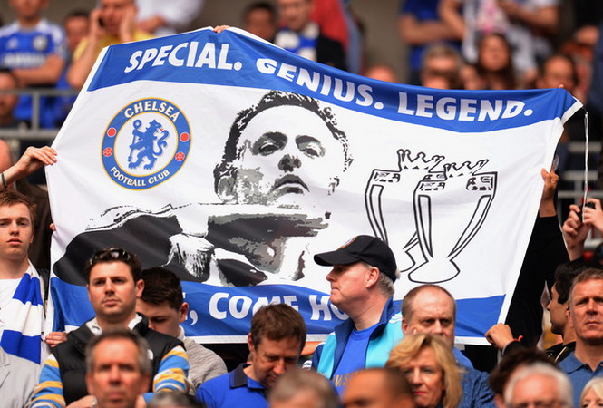 fan Chelsea ch&agrave;o đ&oacute;n Mourinho - AFP