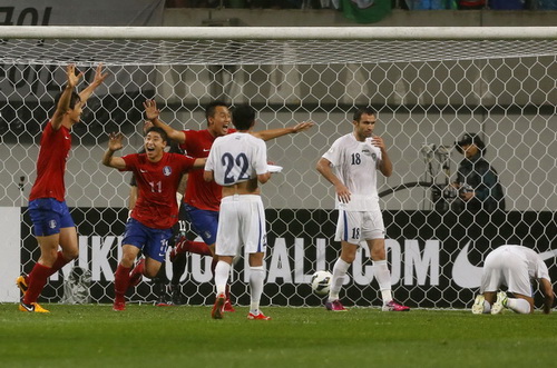 Vòng loại World Cup 2014: Úc và Hàn Quốc tiến sát Brazil-2