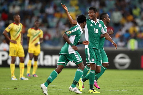Tuyển Nigeria đình công trước thềm Confederations Cup