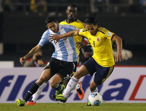 Argentina giữ ngôi đầu bảng sau trận hòa Colombia-1