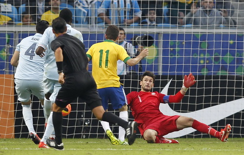 Hạ đẹp tuyển Pháp, Brazil tự tin hướng đến Confederations Cup-2