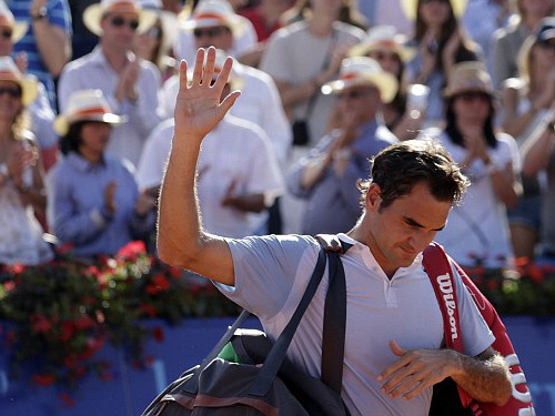 Federer lại thua “sốc” trên sân nhà