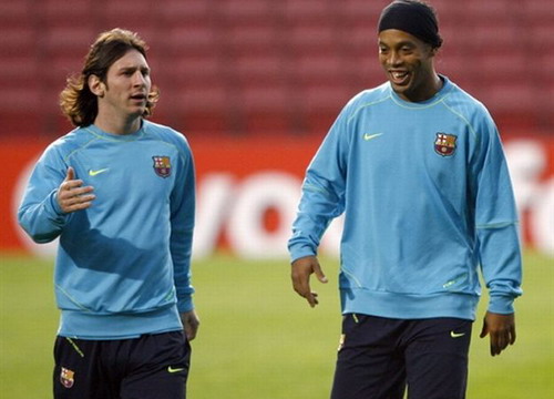 Messi nhớ ơn Ronaldinho