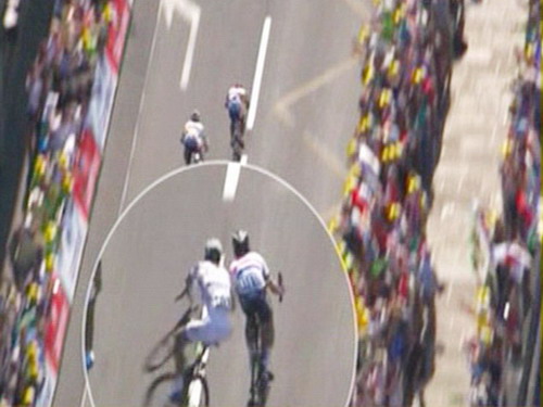 Cavendish gây tranh cãi ở Tour de France