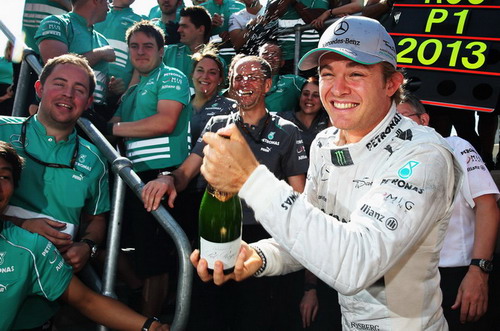 Rosberg thắng trong ngày hỗn loạn tại British Grand Prix