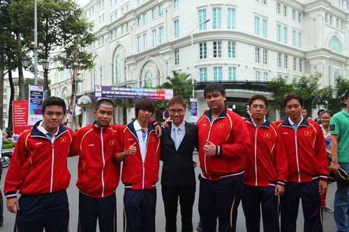 Đội Saigon Jokers trong màu áo tuyển thể thao điện tử Việt Nam trong lễ xuất quân thi đấu Đại hội Thể thao trong nhà và Võ thuật châu Á lần 4, được tổ chức tại Incheon, Hàn Quốc vào tháng 7.2013