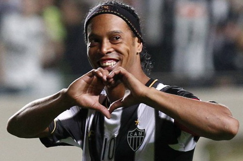 Ronaldinho đang yêu