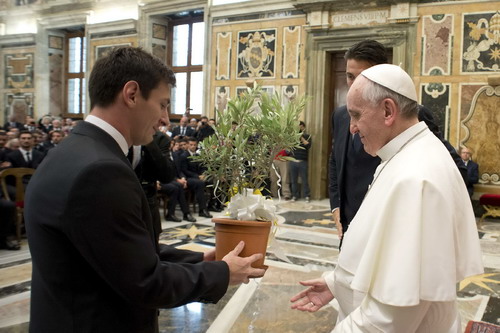 Giao hữu Ý - Argentina: Đức Giáo hoàng Francis không biết ủng hộ ai-2