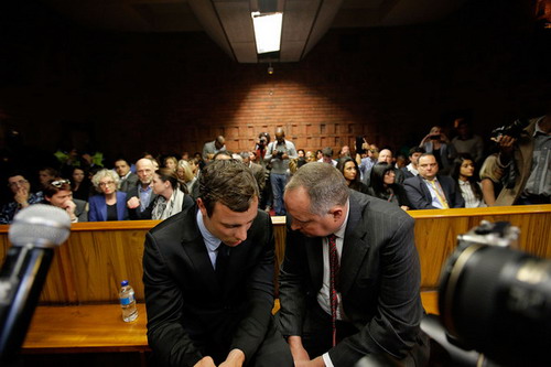 Pistorius đàm phán với gia đình bạn gái để mong giảm tội
