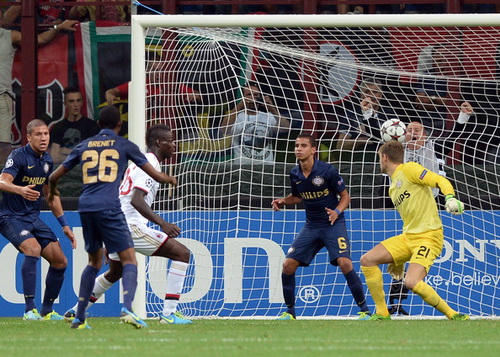 Boateng và Balotelli nâng bước AC Milan ở Champions League-3