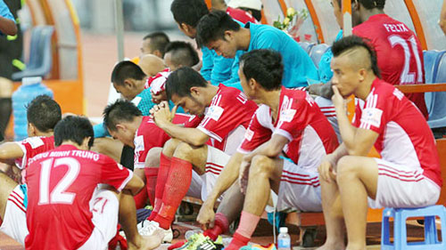 Nỗi buồn của cầu thủ đội Kienlongbank Kiên Giang - d