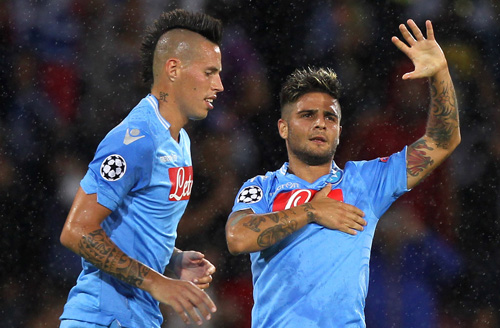 Insigne (phải), cầu thủ được HLV Wenger đánh giá cao nhất trong đội hình của Napoli - d