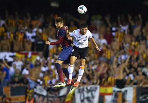 Messi lập hattrick giúp Barcelona hạ Valencia-3