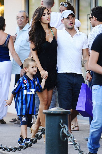 Vợ Sneijder muốn sinh con