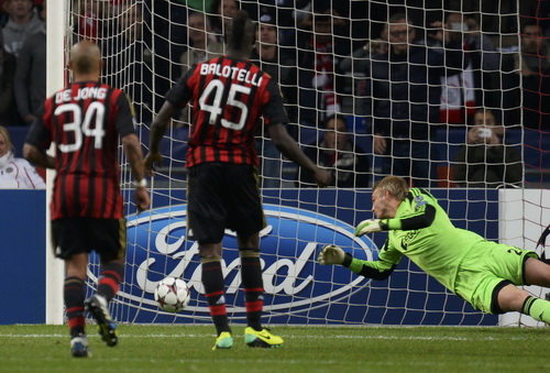 AC Milan và Ajax hòa nhau 1-1 tại vòng bảng Champions League