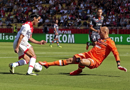 Lyon lại khát thắng, Monaco lên ngôi đầu-2