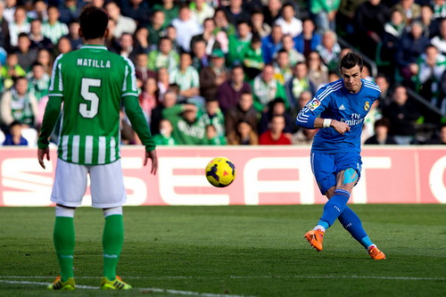 Gareth Bale ghi bàn trong chiến thắng 5-0 của Real Madrid trước Betis