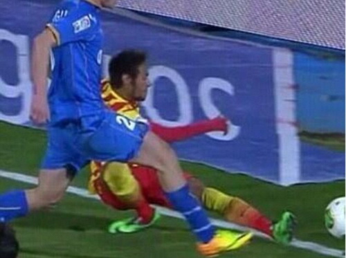Neymar bị chấn thương trong trận Barcelona thắng Getafe 2-0