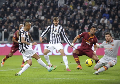 Juventus chấm dứt chuỗi trận bất bại của AS Roma-1