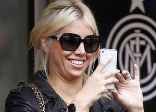 Wanda Nara bạo gan đến sân San Siro