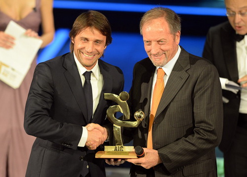 HLV Antonio Conte là HLV xuất sắc nhất Serie A mùa giải 2012-2013