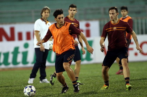 U.19 AS Roma tập trên sân Thống Nhất