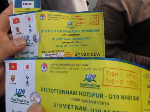 Nhiều vé giả xuất hiện ở giải giao hữu quốc tế U.19