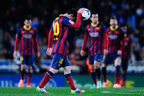 Nỗi thất vọng của các cầu thủ Barcelona sau thất bại trước Sociedad - Ảnh: AFP
