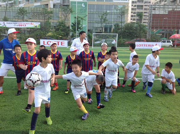 Các học viên nhí tại trung tâm bóng đá của HLV Triệu Quang Hà - Ảnh: nhân vật cung cấp