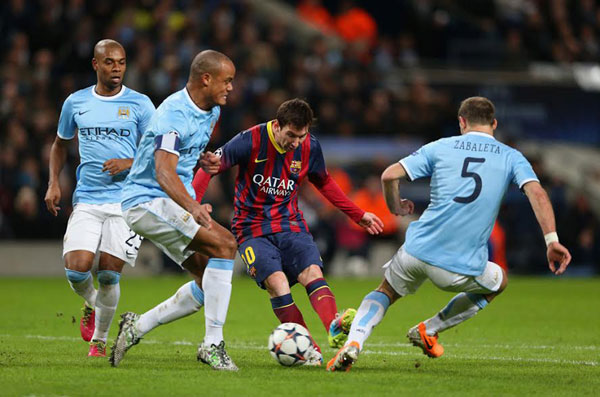 Sự thận trọng thái quá đã khiến Man.City trả giá đắt trước Barcelona (giữa) - Ảnh: AFP