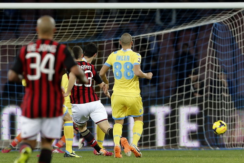 AC Milan thua Napoli 1-3 tại Serie A
