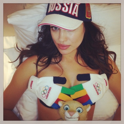 Irina Shayk khoe ảnh cổ vũ cho Olympic Sochi