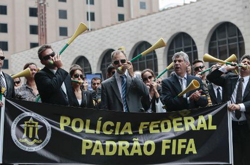 Cảnh sát đình công, World Cup 2014 đối mặt viễn cảnh u ám-1