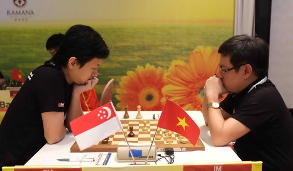 Zhang Zhong (trái) sẽ gây khó cho Quang Liêm hôm nay? - Ảnh: Bạch Dương