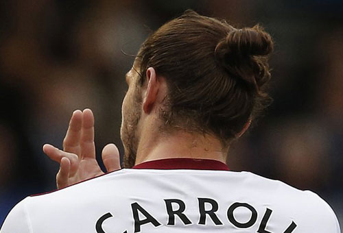 Trò đùa ghê rợn của Andy Carroll