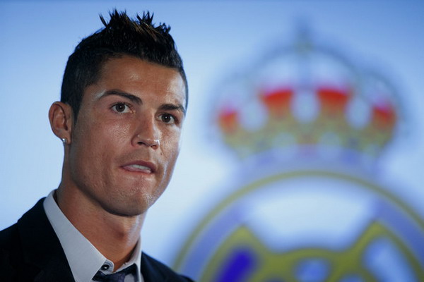 Ronaldo thuê máy bay chở người thân xem World Cup 2014
