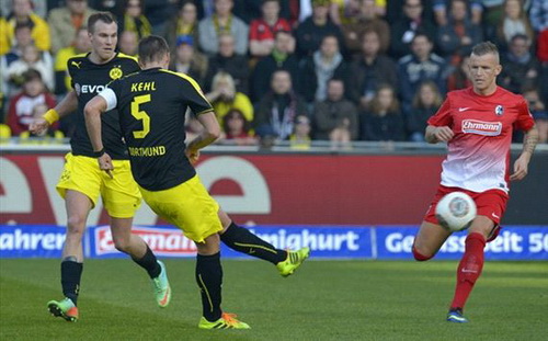 Sebastian Kehl ghi bàn giúp Dortmund thắng Freiburg 1-0