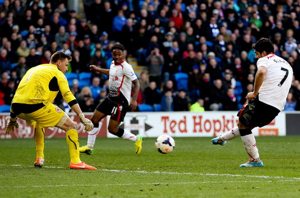 Luis Suarez lập hattrick giúp Liverpool thắng Cardiff 6-3