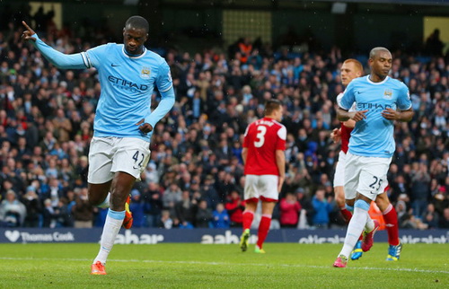 Yaya Toure lập hattrick giúp Man City thắng Fulham 5-0