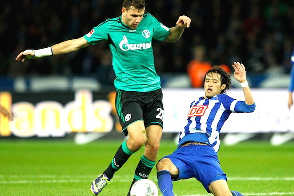Schalke chiếm vị trí thứ 2 Bundesliga 