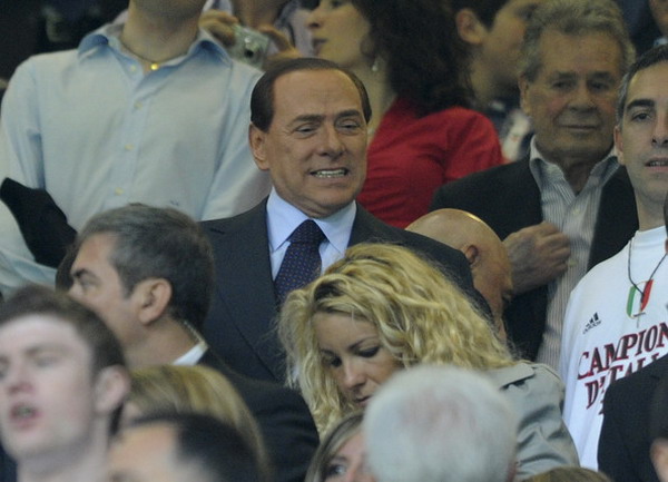 Gia đình Berlusconi có thể bán 30% cổ phần AC Milan