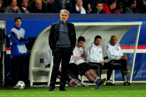 Chelsea thua PSG, HLV Mourinho nổi trận lôi đình